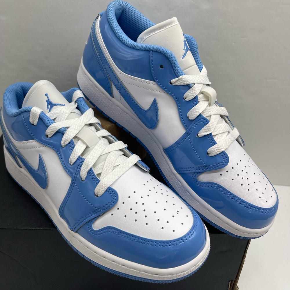 Jordan WMNS AIR JORDAN 1 LOW SE
WHITE/LEGEND BLUE FZ3929 114
Sneakers - Picture 4 of 16